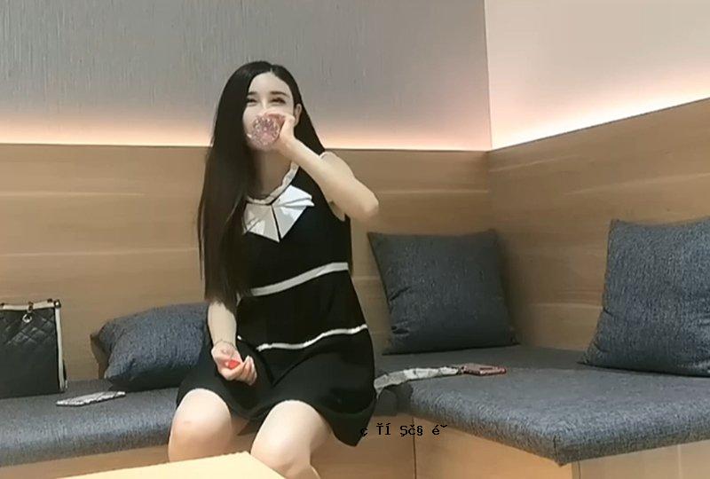 高颜值港风美少女！美丽的甜嘴和无嘴的嘴